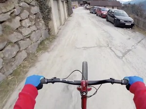 自転車トライアルの車載映像が激しい! 画像
