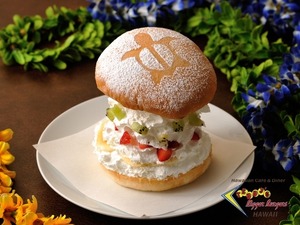 【グルメ】ホイップ＆フルーツをたっぷりサンドしたスイーツバーガー！ 画像