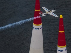 【レッドブル・エアレース】国内初開催…16日の予選はイワノフが首位 画像