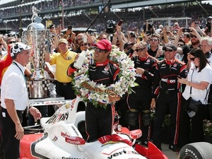 【INDYCAR 第6戦】モントーヤが大逆転優勝！　琢磨は1周目のアクシデントが響き13位 画像