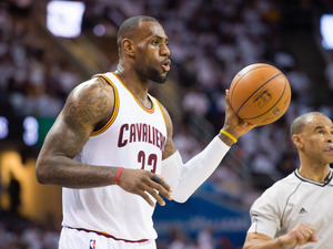 【NBA】身体は限界…それでもキャブスのため走り続けるレブロン 画像