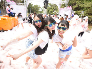 泡まみれでゴールを目指す「バブルラン2015 in大阪」早割エントリー6月2日開始 画像