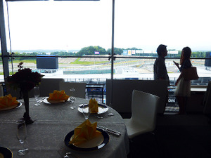 鈴鹿サーキットで結婚式！F1ドライバーと同じ料理をVIP空間で楽しむ 画像