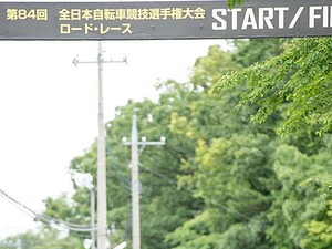 梶原悠未が全日本選手権の女子ジュニアで2年連続独走優勝 画像