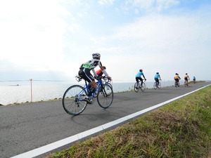 【自転車】霞ヶ浦湖畔を走る耐久レース「かすみがうらエンデューロ」10月開催 画像