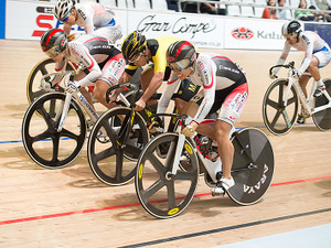 【自転車】ジャパントラックカップのケイリンでマレーシアのアワンと梶田舞が優勝 画像