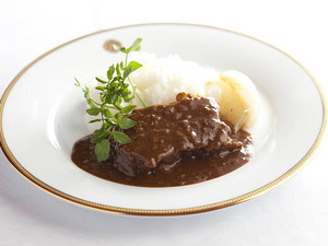 【グルメ】資生堂パーラーの高級カレー！ 夏野菜や上質和牛をたっぷりと 画像