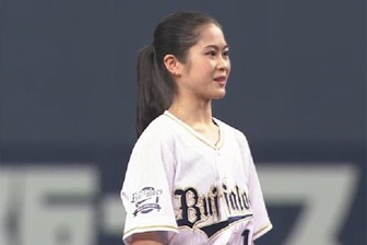 オリックス対ロッテの始球式に登場した宮原知子【画像：(C)PLM】