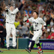 【WBC】劇的逆転サヨナラ打の村上宗隆、バントも頭をよぎった　栗山監督の「思い切り行ってこい」のゲキに応えた 画像