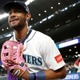 【MLB】「今週のスーパープレー集」前代未聞、外野手2人の連携本塁打キャッチ　イチロー“愛弟子”フリオの好捕連発ほか【5月11日～17日】 画像