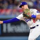 【MLB】ド軍始球式にサッカー界のレジェンド登場で大歓声「2人のスポーツ界のスター」　キケ相手のノーバウンド投球とユニ交換に熱視線 画像
