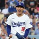 【MLB】「ほんとにSUGOI！」山本由伸、オールスター初出場をロッカールームで指揮官が発表→同僚らから祝福受ける 画像