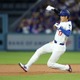 【MLB】大谷翔平、11試合ぶり今季13個目の盗塁　送球が「みぞおち直撃」でうずくまるも……大事には至らず 画像