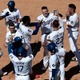 【MLB】崖っぷち救った、フリーマンの値千金逆転サヨナラ適時打　大谷翔平が歓喜の生還「とにかくホームまで全力で行こうと」 画像