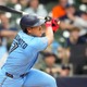 【MLB】“2戦連続決勝打”岡本和真に見られた変化……米記者が指摘した「打席での立ち位置」　捕手寄り、ベース寄りへと調整 画像