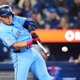 【MLB】決勝タイムリーの岡本和真を主砲ゲレーロJr.が称賛「彼はグレートで面白い」　公式サイトも「今や中軸で大きな存在感」と伝える 画像