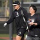 【MLB】シカゴ地元紙、村上宗隆の通訳・八木賢造氏を特集　会社員から劇的キャリアチェンジ……監督も「問題ない」と高評価 画像