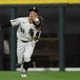 【MLB】西田陸浮がまたやった、延長戦の窮地を救う“スーパースロー”に本拠地熱狂「2試合連続ルーキーの補殺だ、オーマイガー」 画像