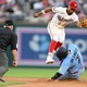 【MLB】岡本和真、実況席驚きの“メジャー初盗塁”で貴重な追加点演出「完全に意表を突いた」　ゲレーロJr.らチームメートも大喜び 画像