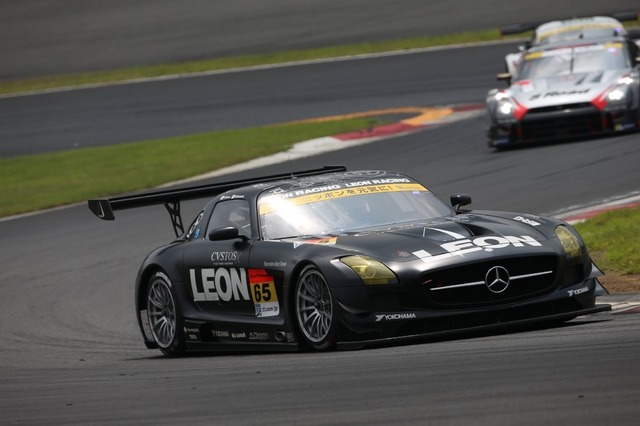 GT300予選2位の#65 メルセデスSLS。