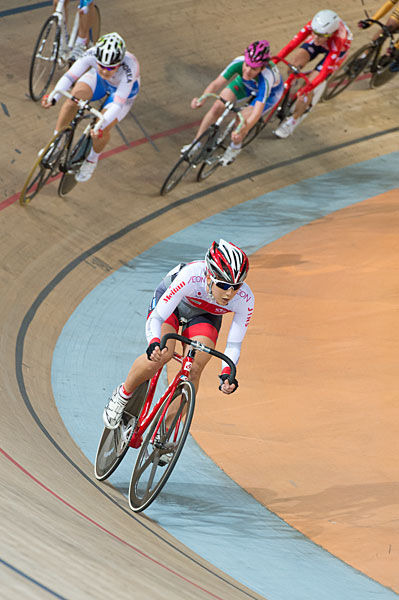 　第33回アジア自転車競技選手権、第20回アジア・ジュニア自転車競技選手権がインドのニューデリーで3月7日に開幕し、女子エリートポイントレース決勝で上野みなみ（鹿屋体育大）が2位になった。女子エリート3km個人追い抜き予選では塚越さくら（鹿屋体育大）が大会新と