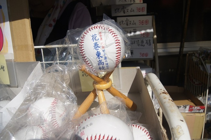 甲子園グッズの土産物屋に寄ってみた…何が買えるの？