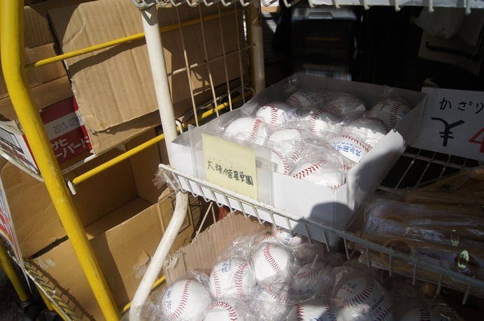 甲子園グッズの土産物屋に寄ってみた…何が買えるの？