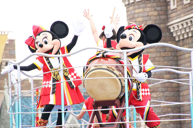 「おんどこどん！」／東京ディズニーランドの「ディズニー夏祭り」