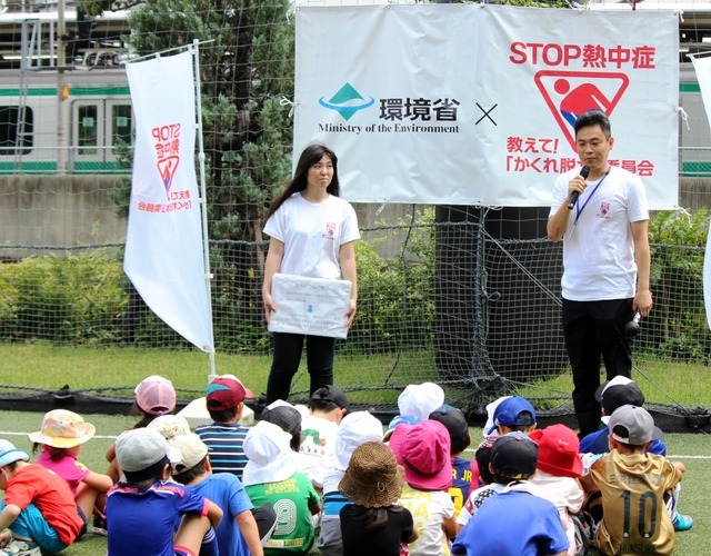 医学博士の十河剛氏が、子どもたちに「熱中症対策講座」を行っているところ