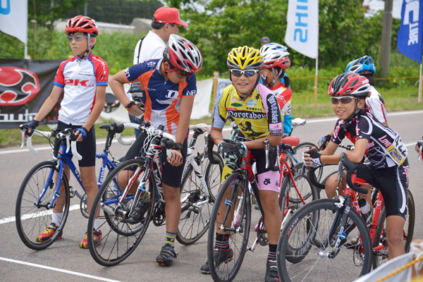 【内灘サイクルロードレース】河北潟干拓地の周回コースが使用される