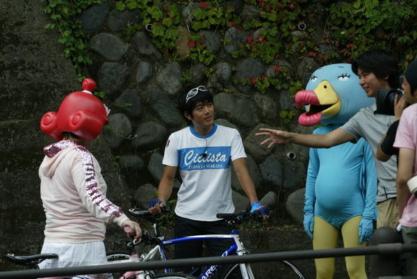 NHK教育テレビは、女性初心者をターゲットにしたレクチャー番組「自転車の国の王子様」を放送することを決定した。
