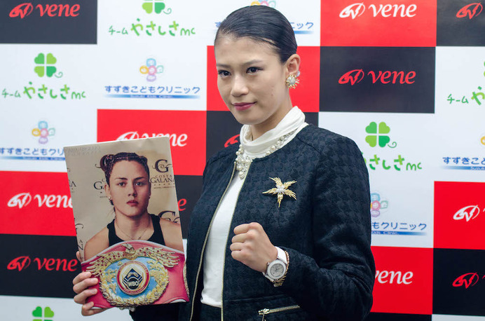 モデルボクサー・高野人母見が「WBO女子世界スーパーフライ級タイトルマッチ」に挑戦。協栄ボクシングジムで記者会見（2015年9月7日）