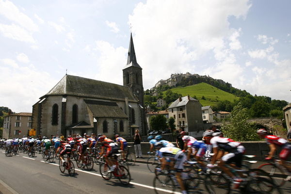 　第95回ツール・ド・フランスは7月11日、第7ステージのスタート地点であるブリウドを176選手がスタートした。この日は中央山塊の5つの山岳ポイントが待ち構える159kmのコースとなる。