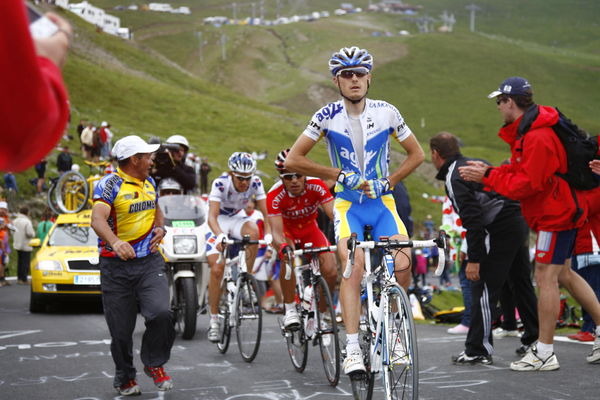 　ツール・ド・フランスはフランス革命記念日となる7月14日、ピレネー山脈のポー～オタカム間156kmで第10ステージを行い、レオナルド・ピエポリ（36＝イタリア）とフアンホセ・コボ（27＝スペイン）のサウニエルドゥバル勢が集団を抜け出し、ピエポリが先着して初優勝を
