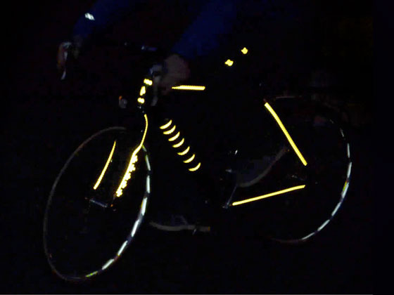 蛍光テープで自転車を美しく安全に。ニューヨーク