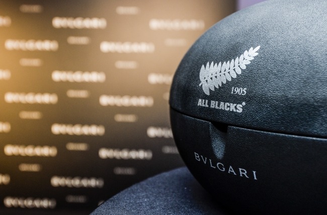 ブルガリ、ニュージーランド代表オールブラックスに限定タイムピース贈呈