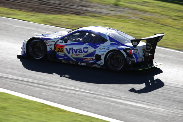 #25 はマザーシャシー車として初のGT300勝利をマーク。