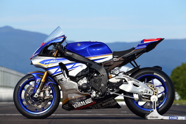 スポーツランドSUGOで公開された「team R1 & YAMALUBE」YZF-R1M