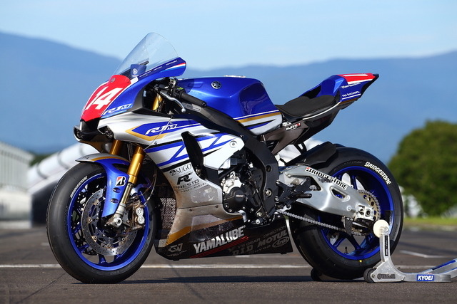 スポーツランドSUGOで公開された「team R1 & YAMALUBE」YZF-R1M