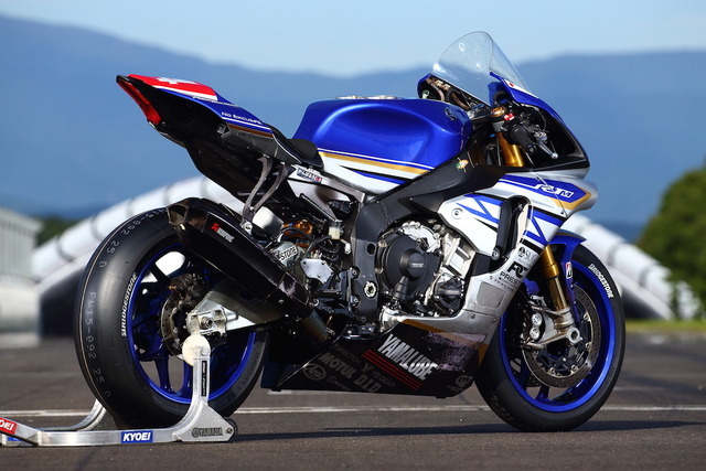 スポーツランドSUGOで公開された「team R1 & YAMALUBE」YZF-R1M