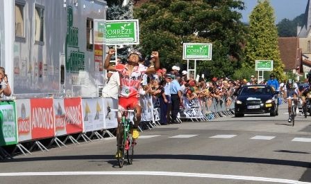 　8月6日にフランスで開催されたパリ～コレズの第1ステージで梅丹本舗・GDRの清水都貴（26）がステージ優勝。個人総合成績でも首位に立った。同大会は国際自転車競技連合の第1クラスに区分される2日間のステージレース。クレディアグリコルなどツール・ド・フランスに出