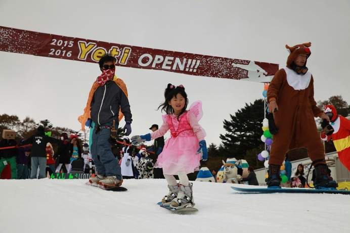 富士山2合目のスキー場「イエティ」、日本一早いオープン