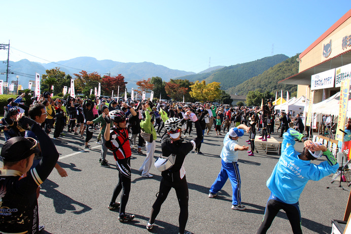 廃線の自転車道を巡る「さわやか片鉄ロマン街道！自転車散歩サイクリング大会」が開催（2015年10月18日）