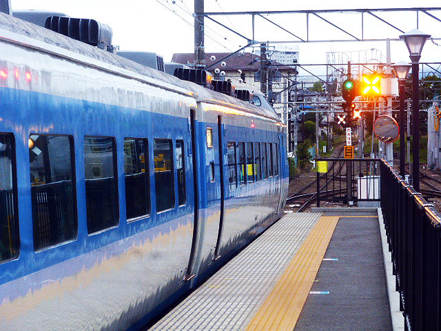 路線バスや鉄道を使って「自由気ままにラブシャに向かう」という人も