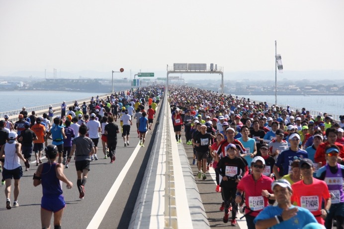 東京湾アクアラインを走るマラソン大会、2016年10月開催