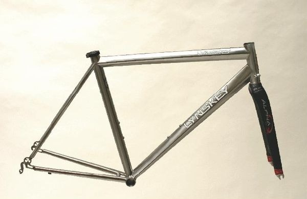 　ゼータトレーディングは2009モデルより、リンスキー社（Lynskey Performance Design）製品の取り扱いを開始する。