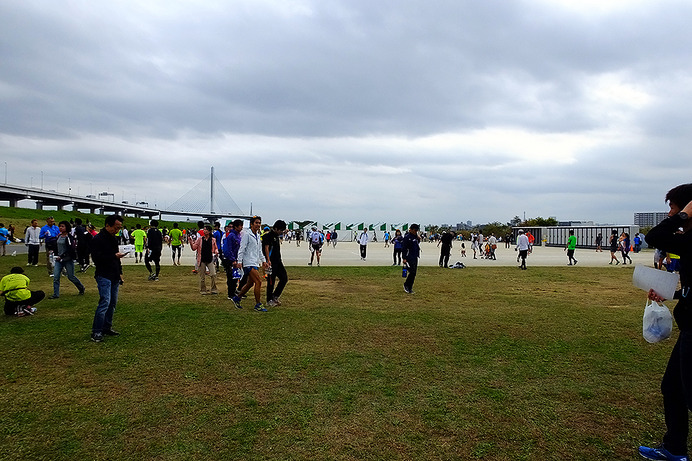 東京マラソン財団オフィシャルイベント「東京トライアルハーフマラソン」（10月31日、木根川橋少年野球場）