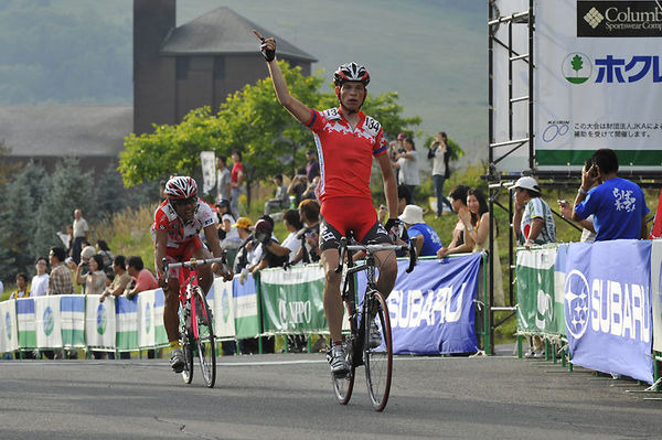 　ツール・ド・北海道は9月13日、午前中に行われた第3ステージに続いて、帯広市から占冠村・トマムへの116kmで第4ステージが争われ、山岳王のJ・バンレイジェン（24＝バンブリエ）が優勝。