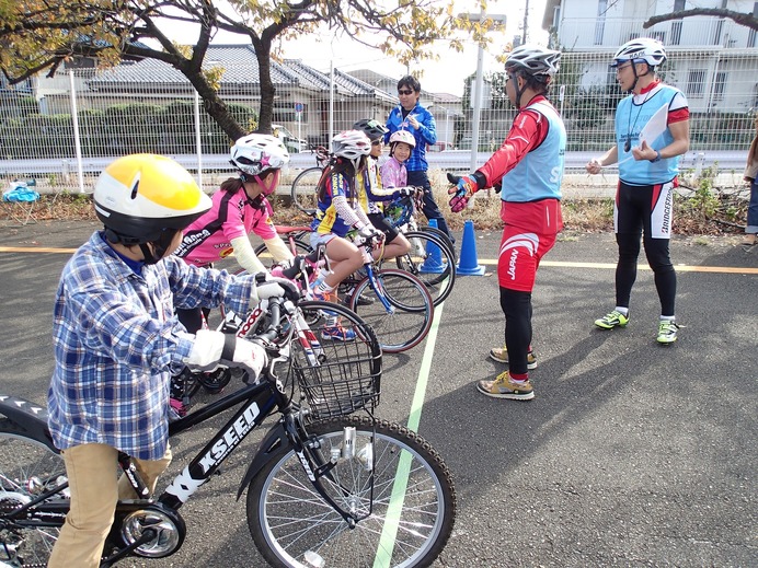 自転車スクール＆模擬レースでテクニックを身につける…TCFケルメスTOKYO in 西武園ゆうえんち