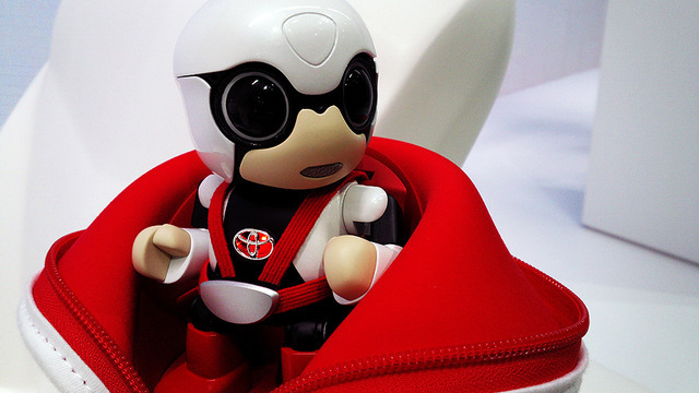 トヨタブースにちょこんと座る『KIROBO MINI』（東京モーターショー2015）